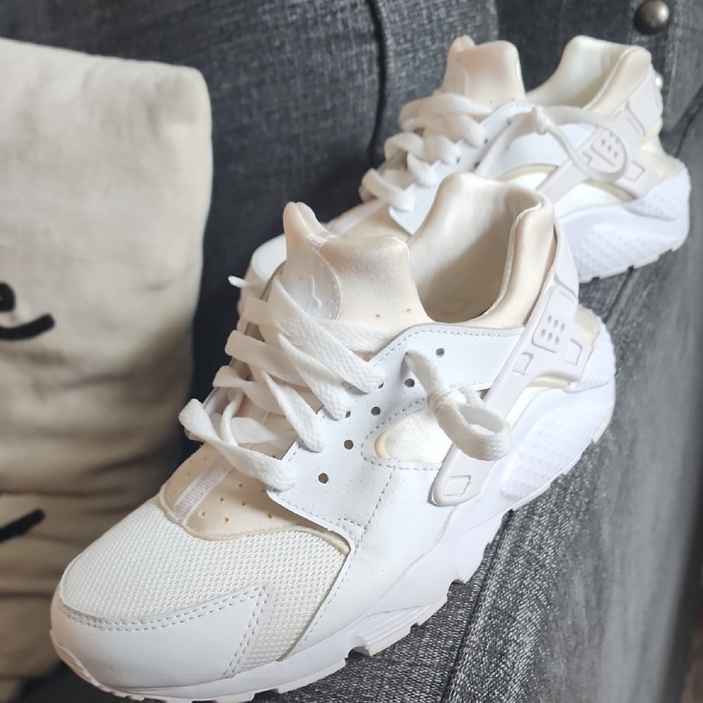 NIKE HUARACHE